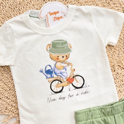 Conj. Camiseta Ursinho de Bicicleta e Bermuda - Verde e Off White
